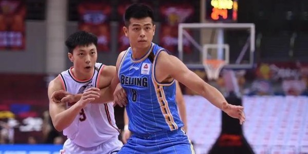 广东扳平1-1！周琦篮下无敌却输球？杨鸣点评戳中联赛痛点