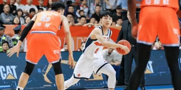 乐鱼体育APP-广东被福建双杀2人引失望！杜锋用人还是有问题，萨林杰没法用！