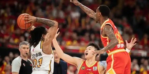广东扳平1-1！周琦篮下无敌却输球？杨鸣点评戳中联赛痛点